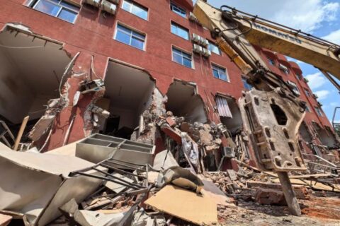 没拿到补偿房屋就被强拆？律师一剑破双僵！